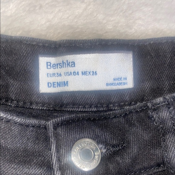 Bershka Black High-Waisted Jean Shorts Cuffed Hem - Picture 2 of 6